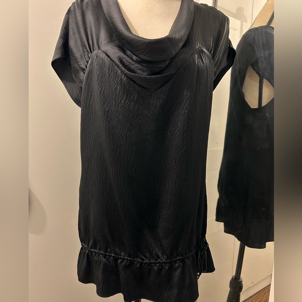 Silk BCBGMAXAZRIA black short sleeve shirt